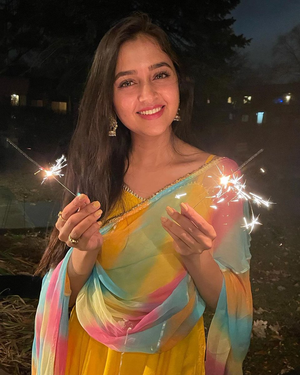 __Fanatic_'s tweet photo. FINALLY SHE POSTED SOMETHING 

DEFINITELY THIS IS GOOD MORNING 🌞 FOR ME NOW ❤️

LOVE #TejasswiPrakash https://t.co/oZNvOTFhwn