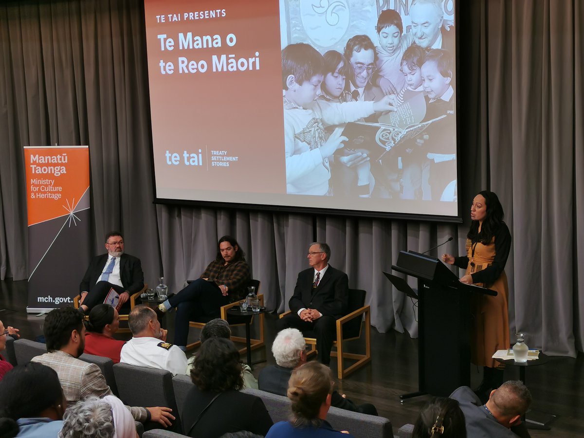 Today, te reo Māori is recognised as an important part of New Zealand culture and identity. But things were not always so hopeful for the language... Our Public History Talk is now online!
#WHAKARONGO 👉ow.ly/l6GT50Cmni3
#tetai #tereomāori #reomāori #maihikarauna #NZhistory