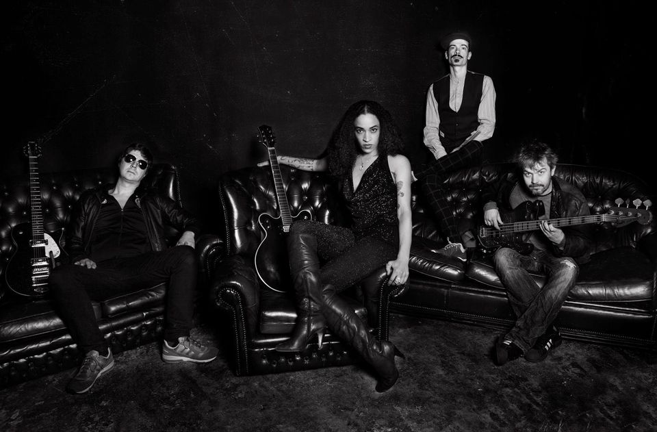 Chaos_Theory_'s tweet photo. Brand new edition of #ShaheensDeepDive Into The Underground!
https://t.co/hR1tIKvSrY
@_blackorchids_ singer/guitarist Kay Elizabeth chats music, rock and her personal journey with Shaheen Komatsu in edition #5
#BlackOrchids #KayElizabeth #ChaosTheoryMusic #rock #blog #interview https://t.co/ZmWJxvjwws