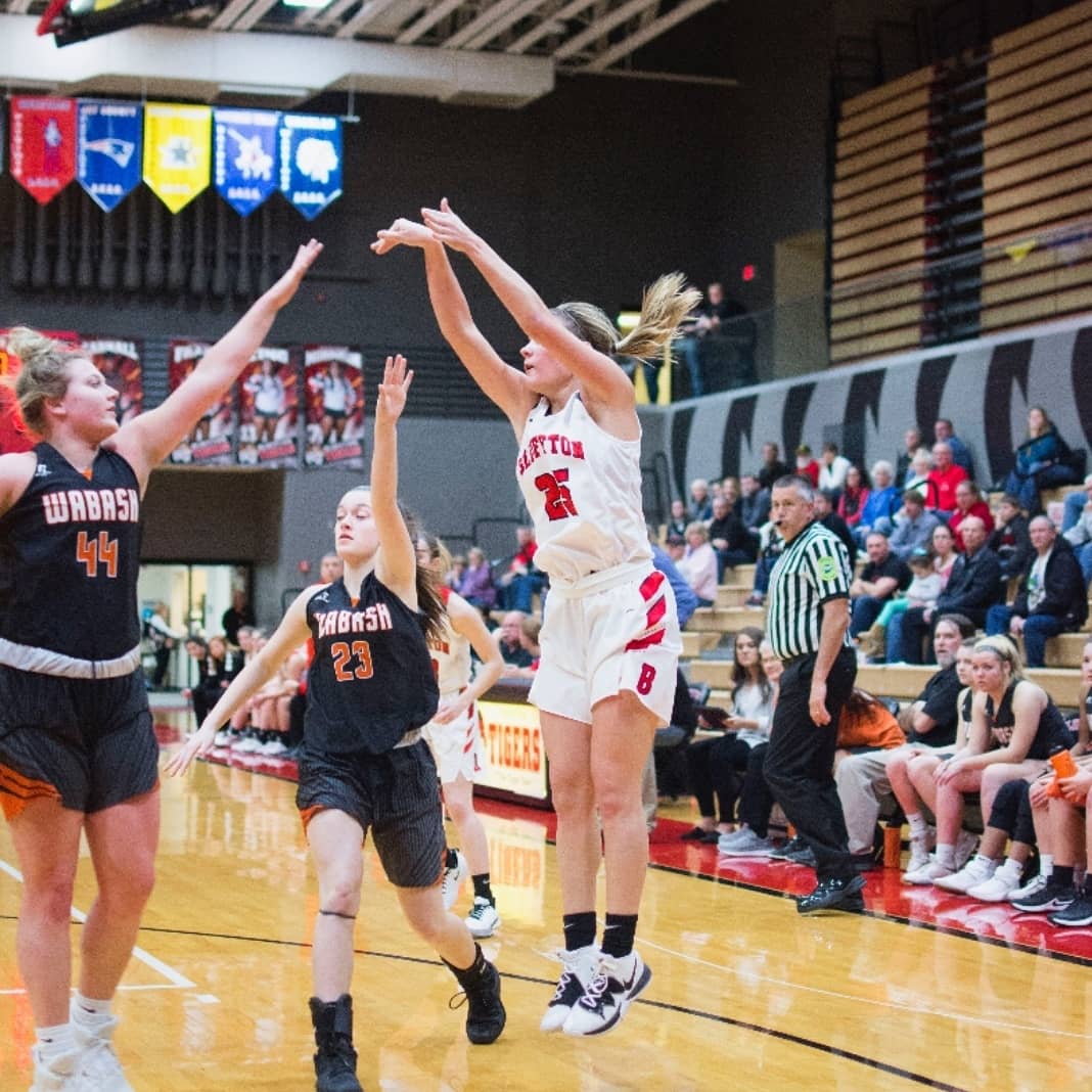 GCMapleLeafs_WB's tweet photo. BIG NEWS FOR GCWBB! Please welcome Emme Boots, from Bluffton HS, to the GC family. A dedicated, hard working, COMPETITOR who runs the floor, has great defensive hands, &amp; can slash &amp; finish! Love coaching passionate kids! Exciting day for our team &amp; our campus community! https://t.co/p8a6Fb4vZ1