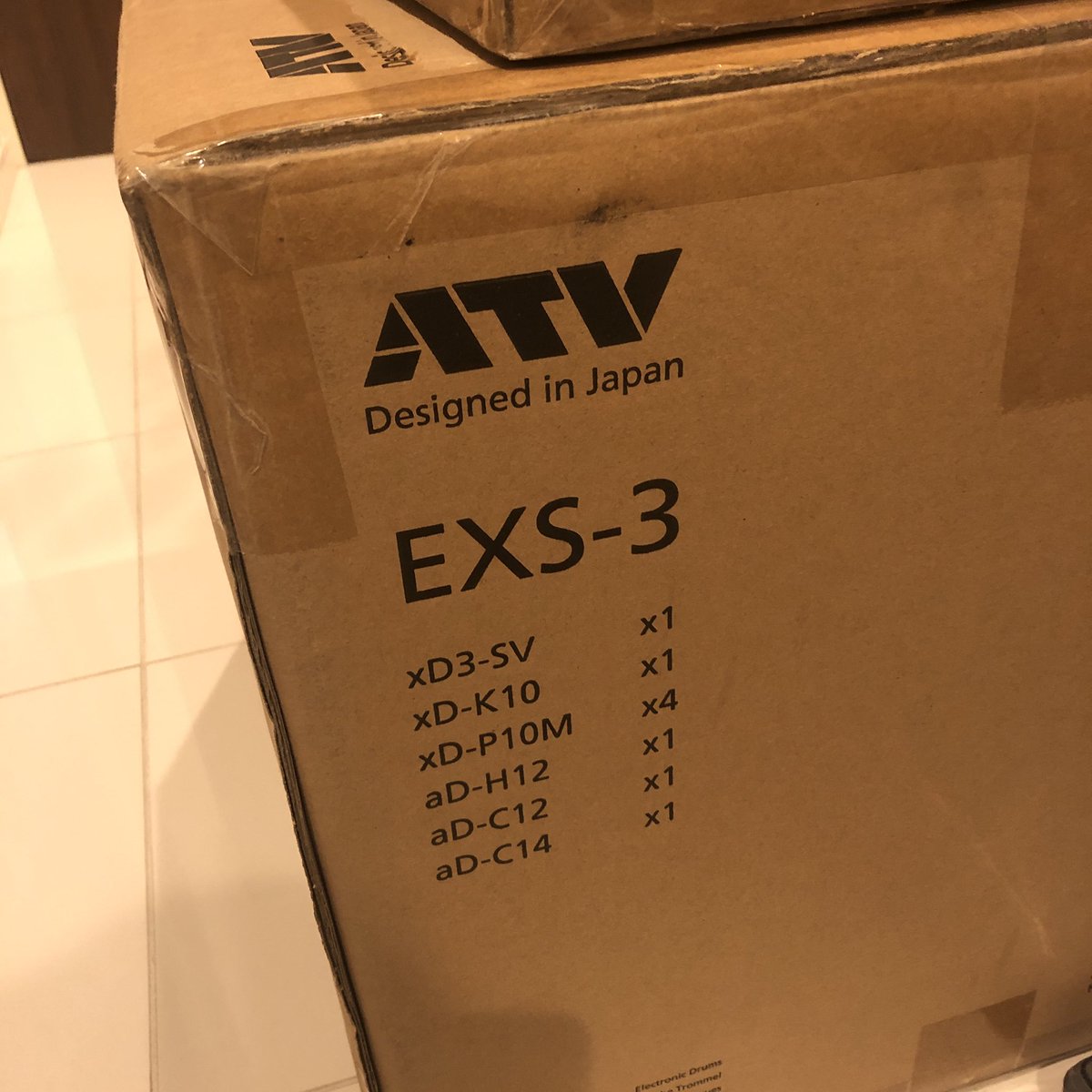katsu1126's tweet photo. そんなわけで、エレドラ新調しました!
ATV EXS-3! 生々しい音と細かいニュアンスをしっかり拾ってくれて、叩いててとても気持ちいいです✨
まだ音量レベルや感度を調整しつつ、自分の体を慣らしてるところ笑、なのですが、そのうちこのドラムもnanaデビューさせたいと思います👍 #ATV #EXS3 https://t.co/UW7Kxs5rcw