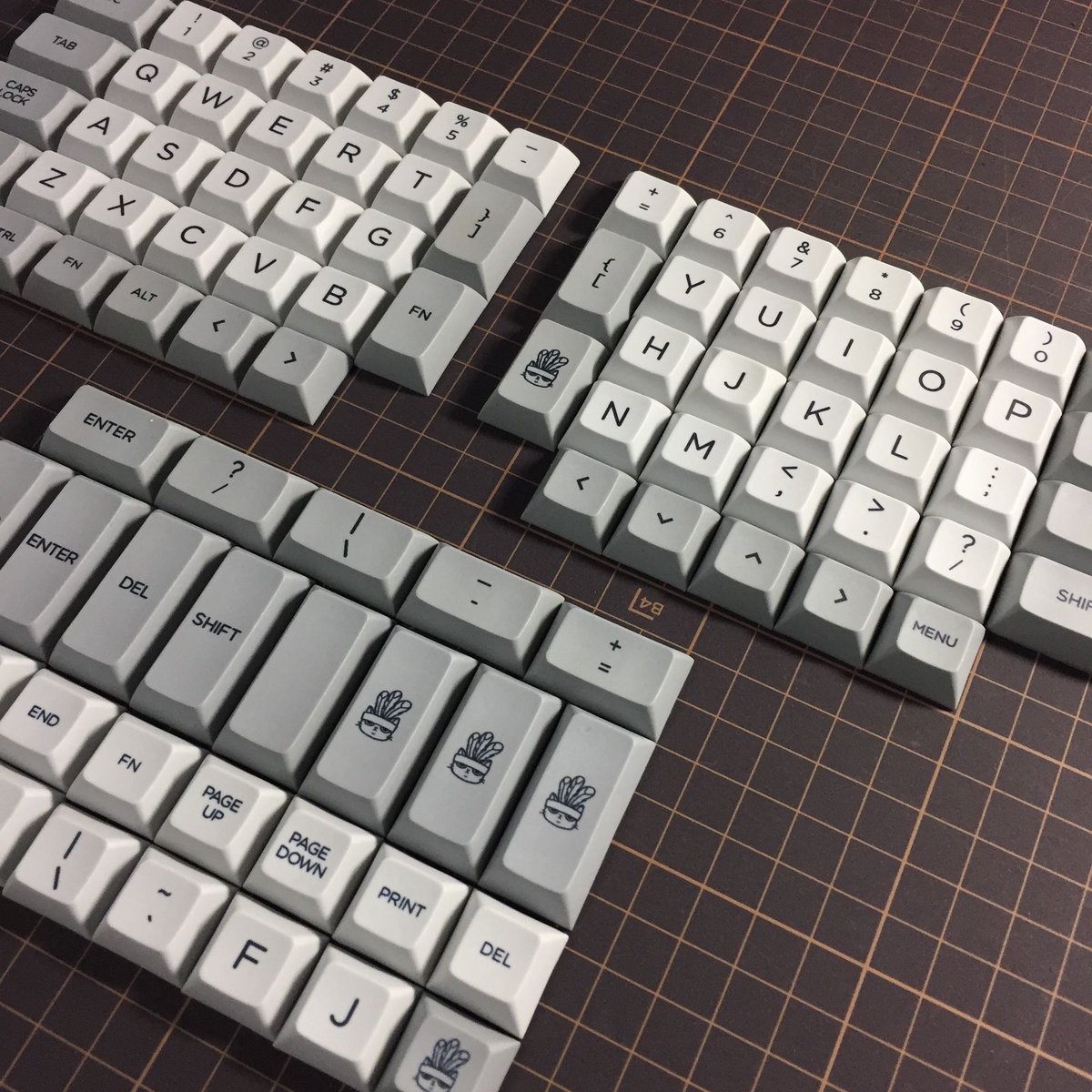 트위터의 Talpkeyboard 님 Dsa Pbt Dyesub Ergo 95 キーキャップ セット 全3種 6 000 税込 Ergodox用に作られたキーキャップセットですが 分割型のキーボードに色々と活用できるキーがあります 当店で以前から販売しているall 1uのものと同じ材質です Https