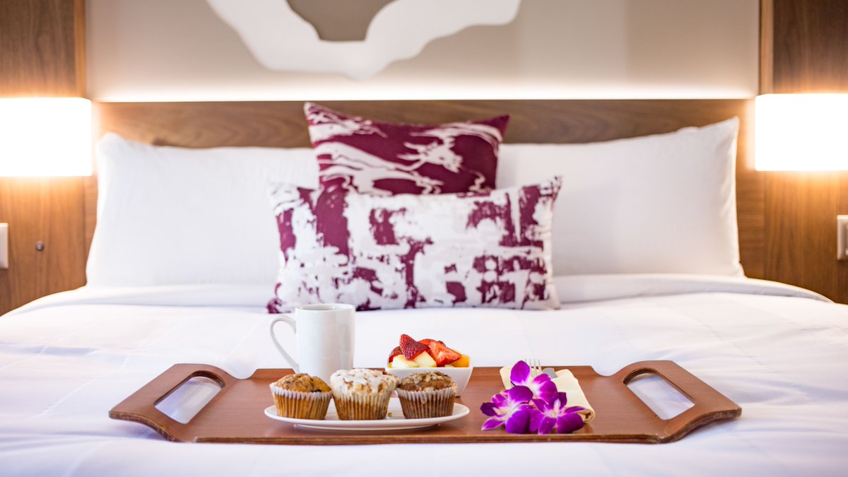 Coffee, muffins and a comfy King-size bed = the only way to Monday. Stop by our lobby for a cup of local Napa Valley Coffee and a fresh pastry!