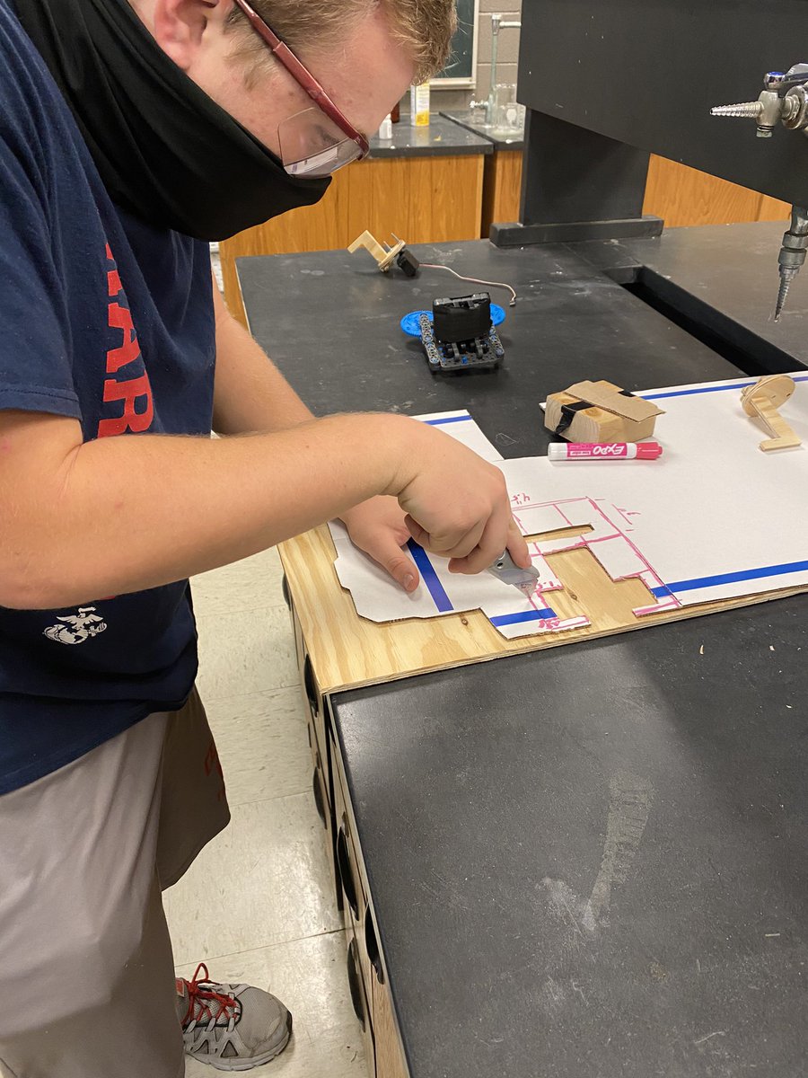 CentralSchoolLC's tweet photo. Our Robotics Team is always up to something and working hard to improve their craft. Mr. Lucas Marks does an excellent job with his team! #STEM #roboticsiscool #robotics https://t.co/FmpxaM4guB