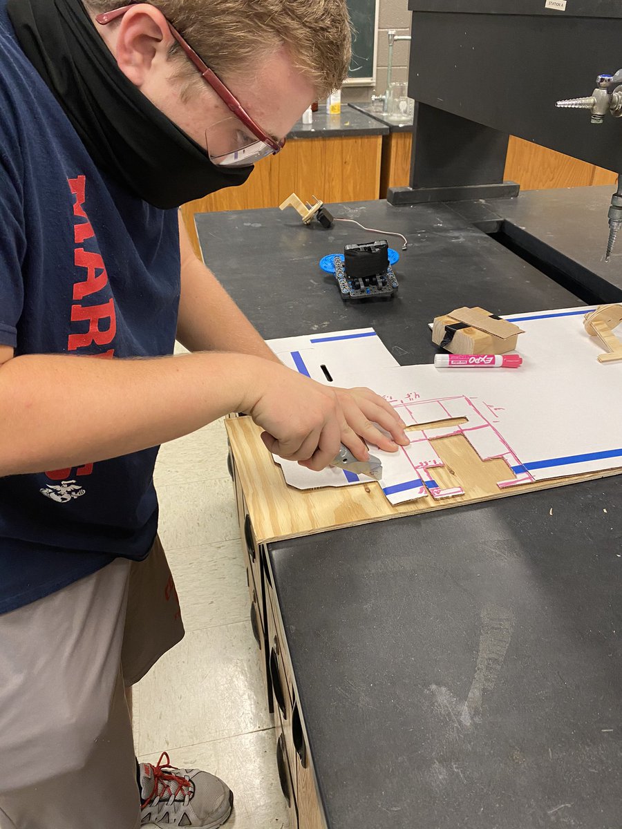 CentralSchoolLC's tweet photo. Our Robotics Team is always up to something and working hard to improve their craft. Mr. Lucas Marks does an excellent job with his team! #STEM #roboticsiscool #robotics https://t.co/FmpxaM4guB