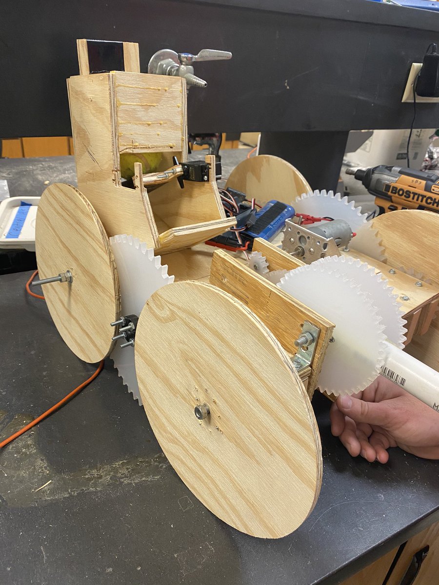 CentralSchoolLC's tweet photo. Our Robotics Team is always up to something and working hard to improve their craft. Mr. Lucas Marks does an excellent job with his team! #STEM #roboticsiscool #robotics https://t.co/FmpxaM4guB