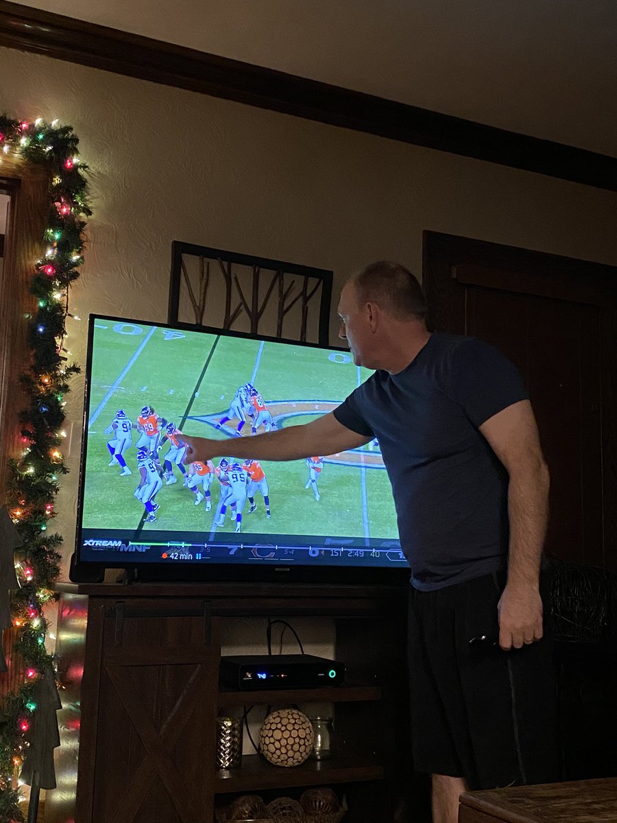 LappBecky's tweet photo. Teachable moments. @ChicagoBears https://t.co/qVV11bbCOr