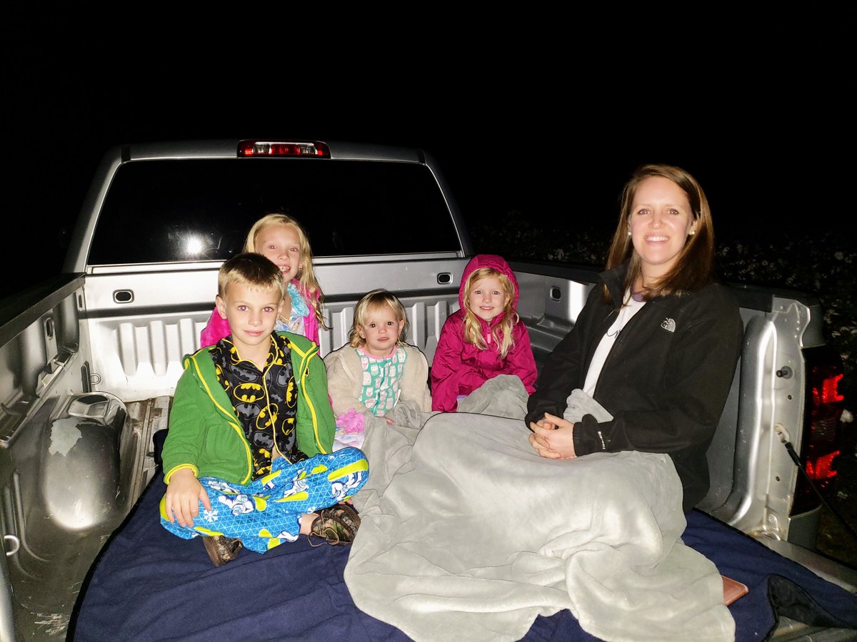 mattpeek's tweet photo. Sometimes you just need a little perspective. No news. No noise. Just clear starry nights and fields in the middle of nowhere. 

When I look at the stars, which you set in place, what is man that you are mindful of him, and the son of man that you care for him?
Ps. 8:3-4 https://t.co/lepgEXEwqm