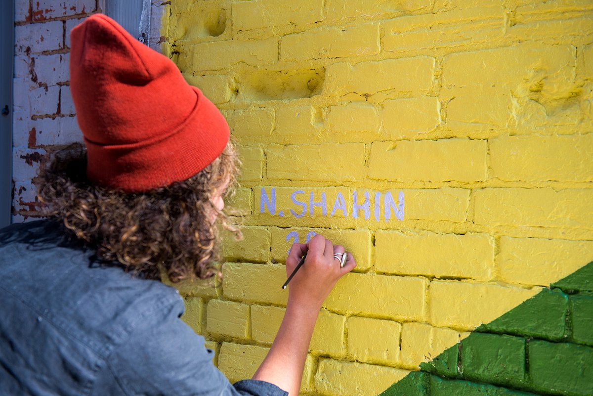 A2ArtCenter's tweet photo. #A2ACMurals Spotlight: Nina Shahin's Spencer Alley Wall
Echoing the artist's memoryscapes that challenge the narrative of storytelling through the use of color, space, shape, and in this case, the Huron River, we're  happy to welcome Nina's finished alley wall to #AnnArbor! https://t.co/S1R3iEbgC8