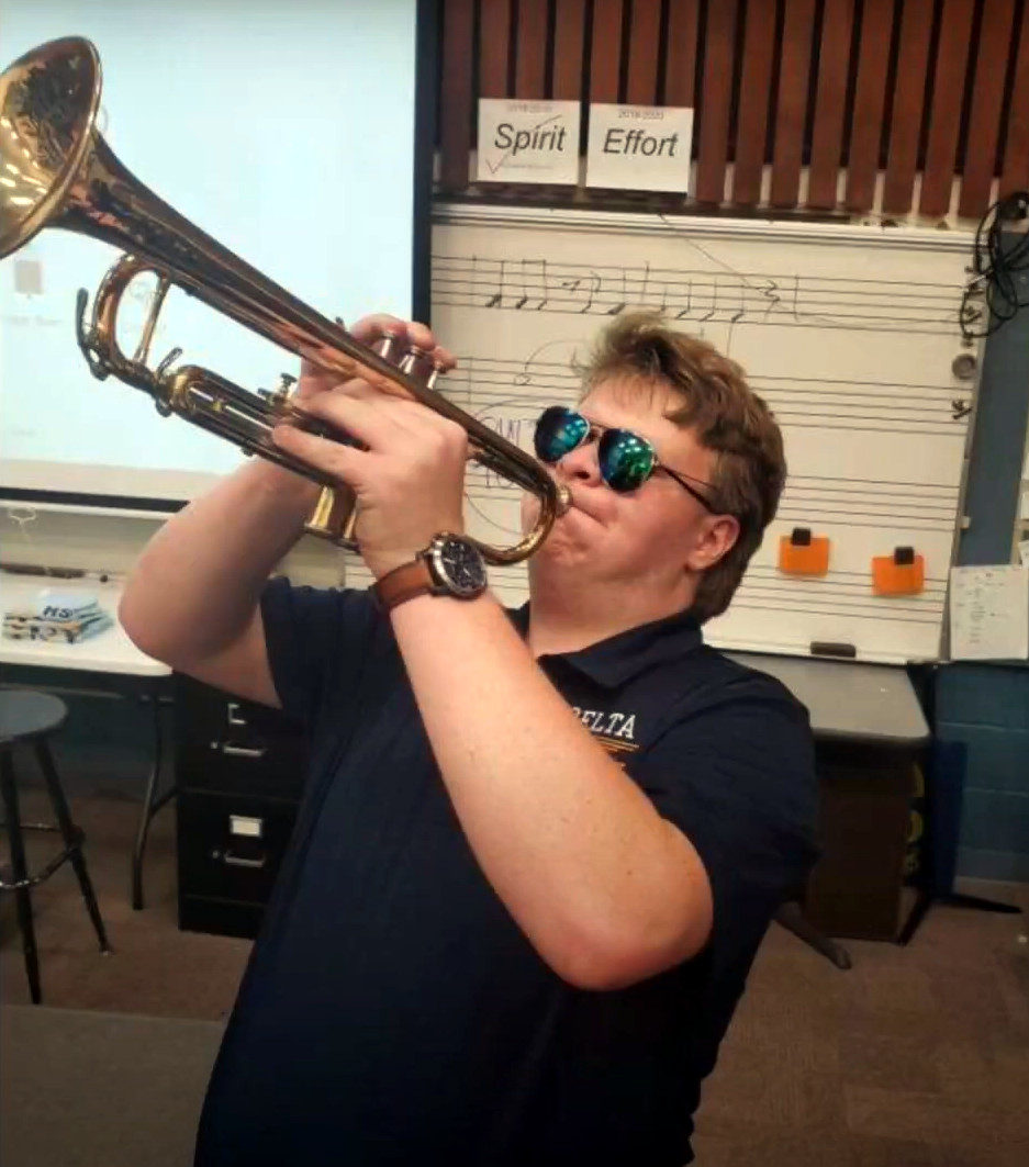 delcom_schools's tweet photo. Here's the latest Winging It show from the Delta HS EZN staff.  Meet a student who makes video games, a baseball player on the quest for more speed, a student who made an electric guitar from scratch, and several students who have joined the military. https://t.co/zNDmwmZi1W https://t.co/RPTdkT7z7F