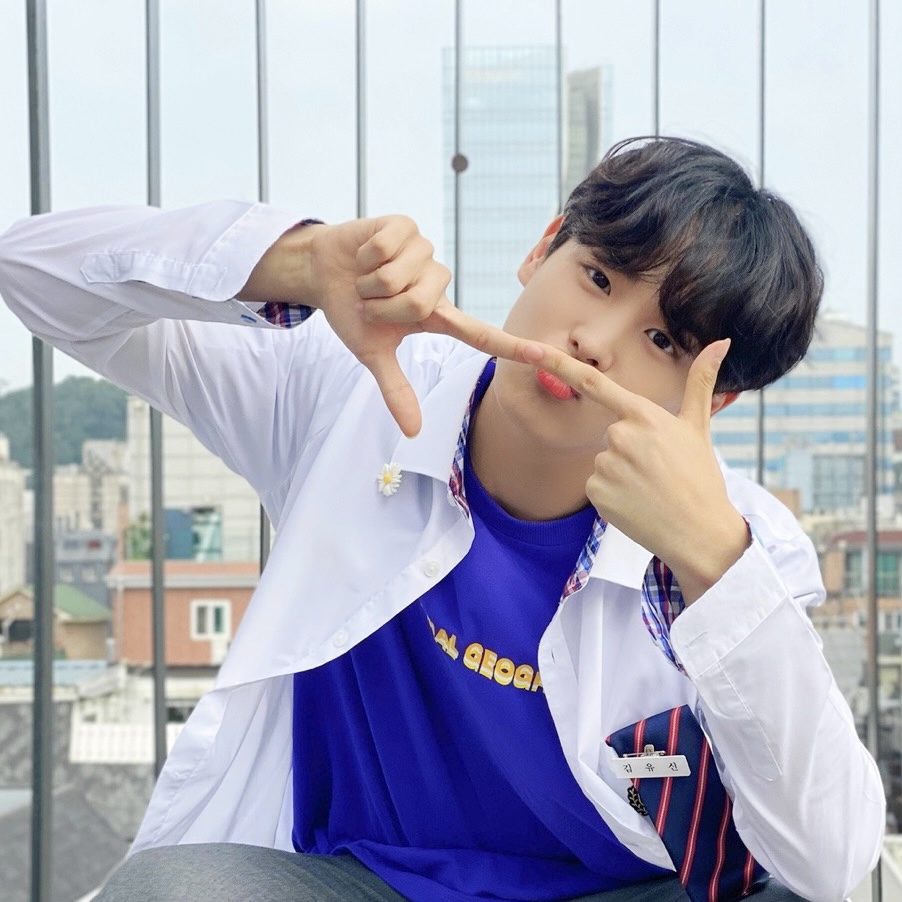 VICTON1109's tweet photo. [#최병찬]
오늘 밤 9시 30분! 병찬이의 첫 드라마
<라이브온>이 #JTBC 에서 첫 방송됩니다👏
'김유신'으로 변신한 보조개 왕자
병차니의 모습이 어떨지 궁금한
앨리스는 오늘 밤 첫 방송되는
라이브온! 놓치지 말고
꼭 본방사수 해주세요💙💛

#VICTON #최병찬 #병찬 #김유신
#라이브온 https://t.co/dv6h38dU77