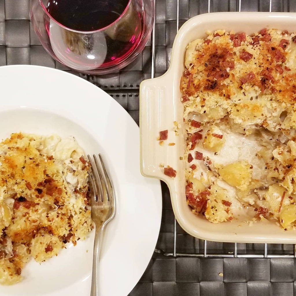 Simply cannot resist this creamy, cheesy, crispy, four-cheese mac and cheese. 

'The reason the diet starts tomorrow.
The root of all evils.
The ultimate comfort food.'
.
.
.
Homemade #creamymushroom #macandcheese with #crispypanko #crumbledbacon topping… instagr.am/p/CHrH4AhBGQQ/