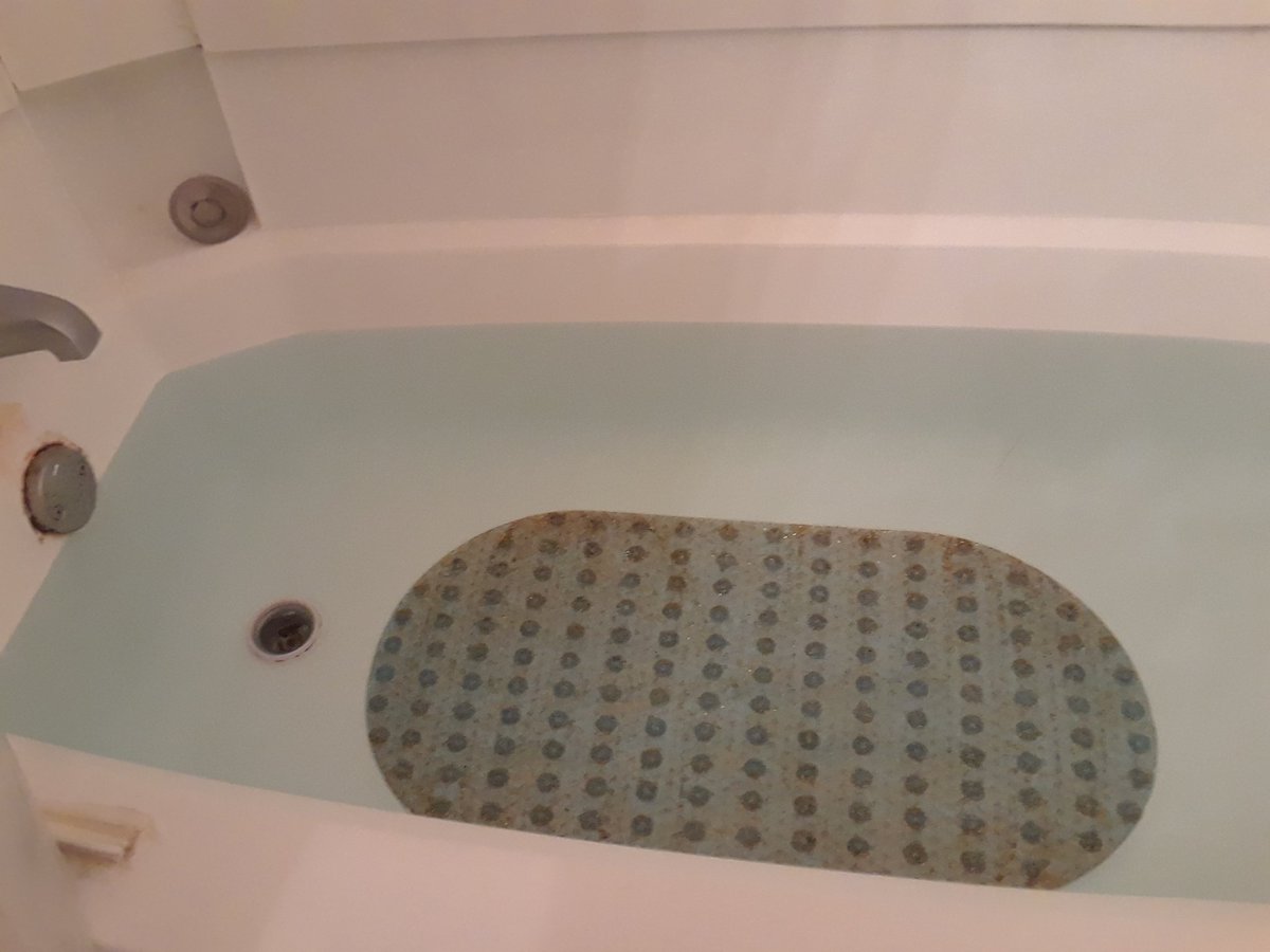 Kietsuhime's tweet photo. @InsteadSoftcup My drain stopper broke, but I still wanted to take a bubble bath. In a pinch, I used a #softcup disposable menstrual cup. I've been using the same one for many times now. You could make it a commercial about their durability. Just putting this here for you 🛀😄 https://t.co/ozkwXsGWtW
