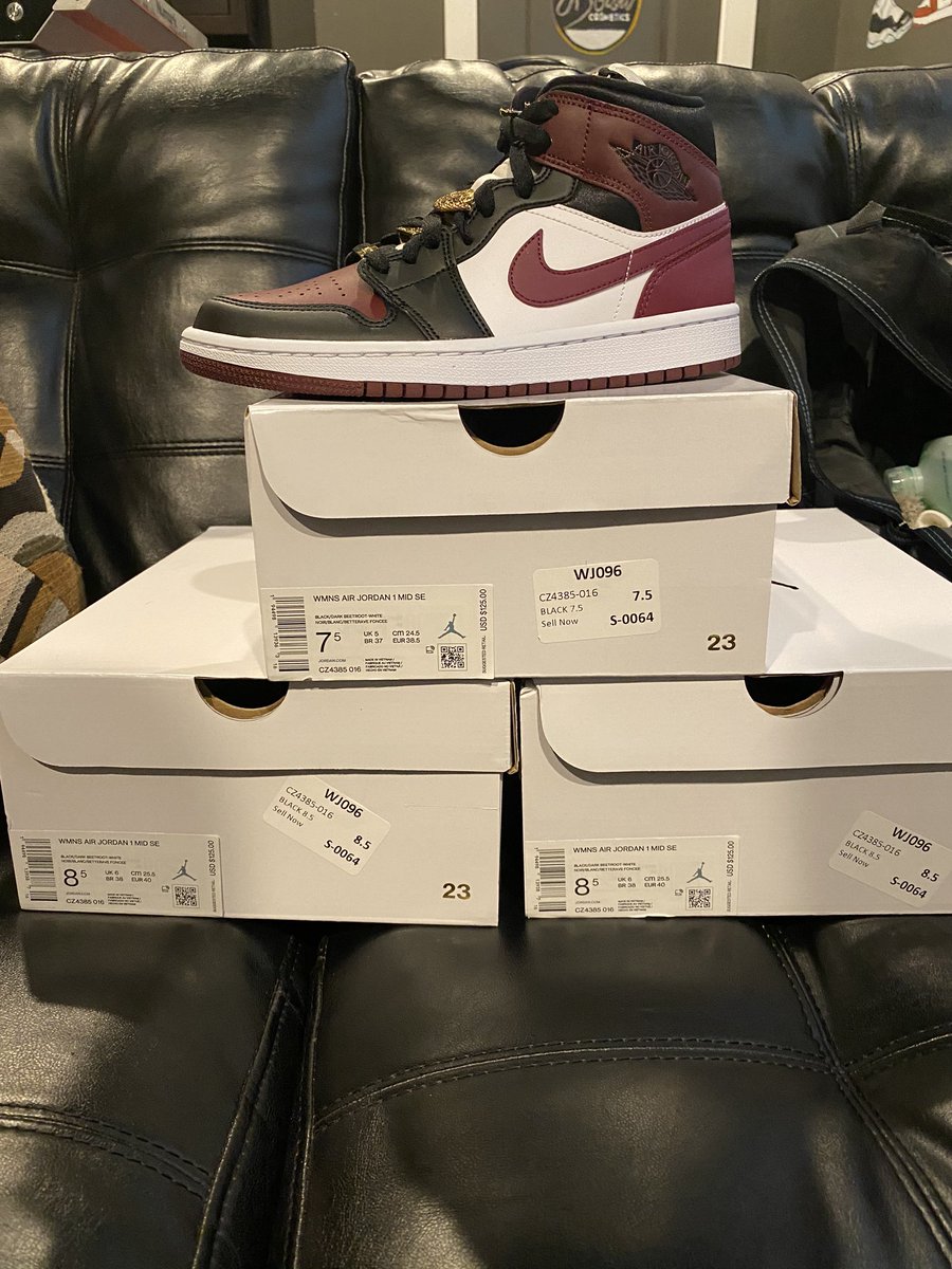 Fletch_bbke's tweet photo. Womens Jordan 1 mid...6-7.5-(2)8.5’s.....$235 https://t.co/2cPzvbdMkT