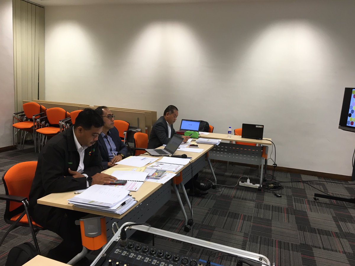 UnIKCREaTE's tweet photo. Penilaian Konvensyen KIK JKR Malaysia 2020 secara virtual. Kumpulan CIVECT dari @CKASHQJKR 

@JKRMalaysia 
@CREaTEJKR 
@MohammadMaziah 
@zsSherliza 

#AreYouInnovativeEnough??? https://t.co/NLd2TyldMI