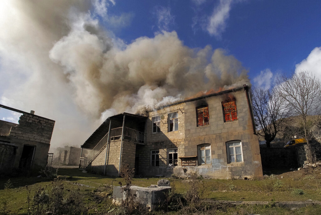 SentinelGlobe's tweet image. Armenians torch their homes on land ceded to #Azerbaijan — VIDEO - Sentinel Colorado ow.ly/YXpa50CmhJK

#Armenia #WorldNews #InternationalNews

#NoPaywallHere