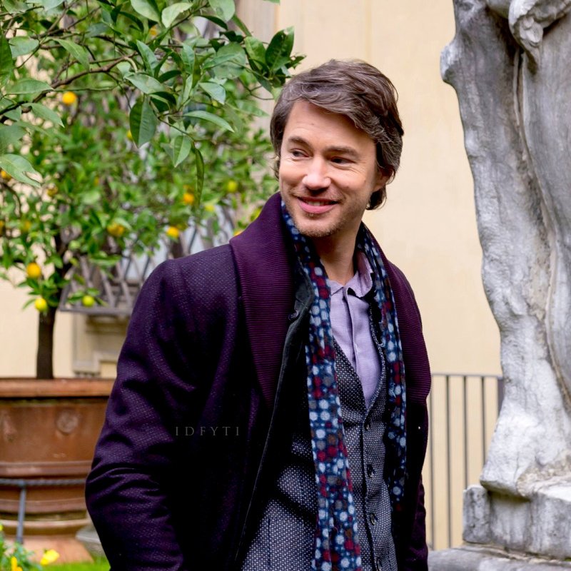 First, things first.ANTONY  RESEMBLES  WILL. Are they identical? No, that would be crazy. But they bear a striking resemblance and have similar features that Hannibal himself would be EXTREMELY aware of. Hannibal has a TYPE.