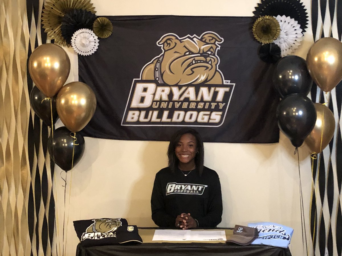 asrainer3's tweet photo. So excited for the next four years! ๐๐ค @BryantSoftball @BryantSBCoach #GoBulldogs #officallyoffical https://t.co/eUY1nC94pZ