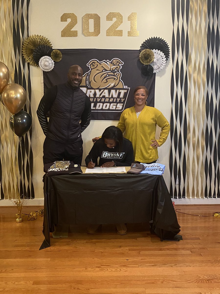 asrainer3's tweet photo. So excited for the next four years! ๐๐ค @BryantSoftball @BryantSBCoach #GoBulldogs #officallyoffical https://t.co/eUY1nC94pZ