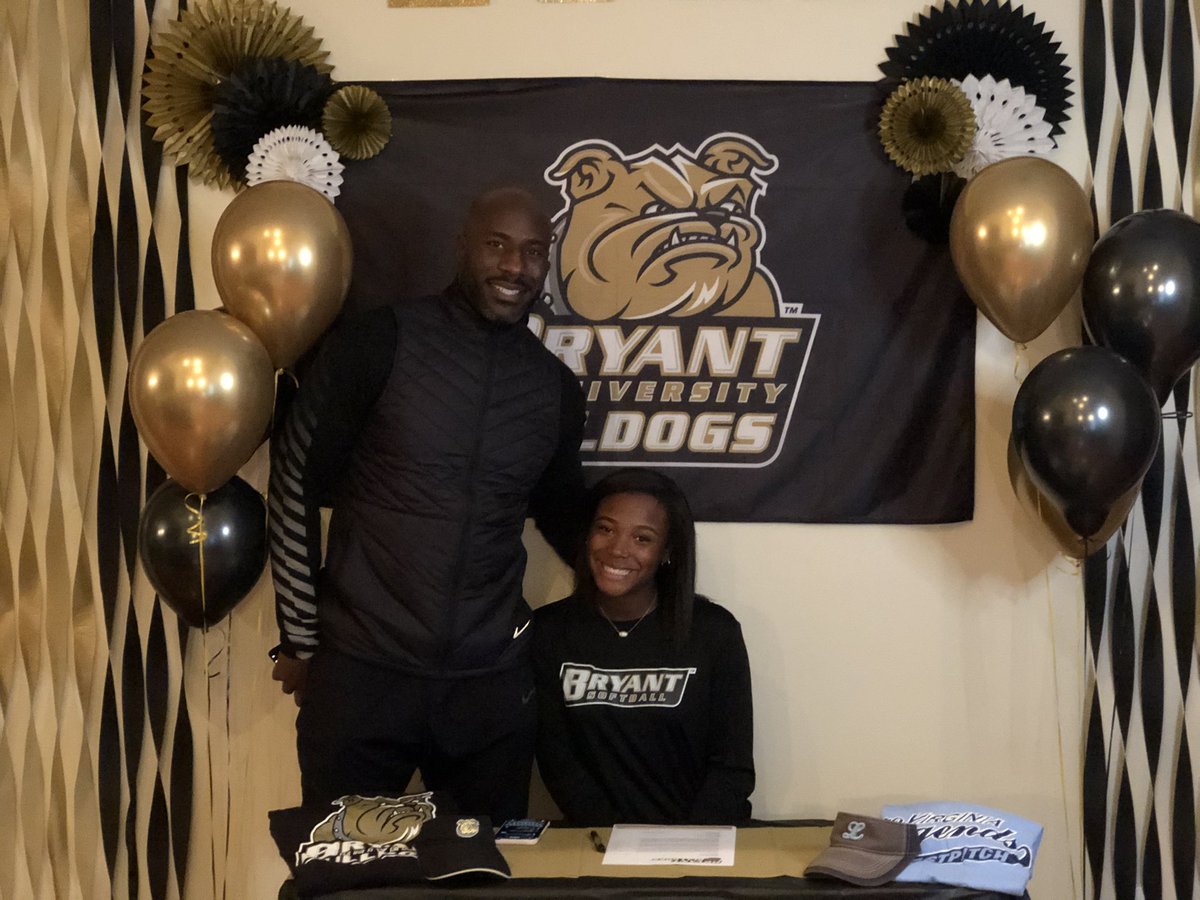 asrainer3's tweet photo. So excited for the next four years! ๐๐ค @BryantSoftball @BryantSBCoach #GoBulldogs #officallyoffical https://t.co/eUY1nC94pZ