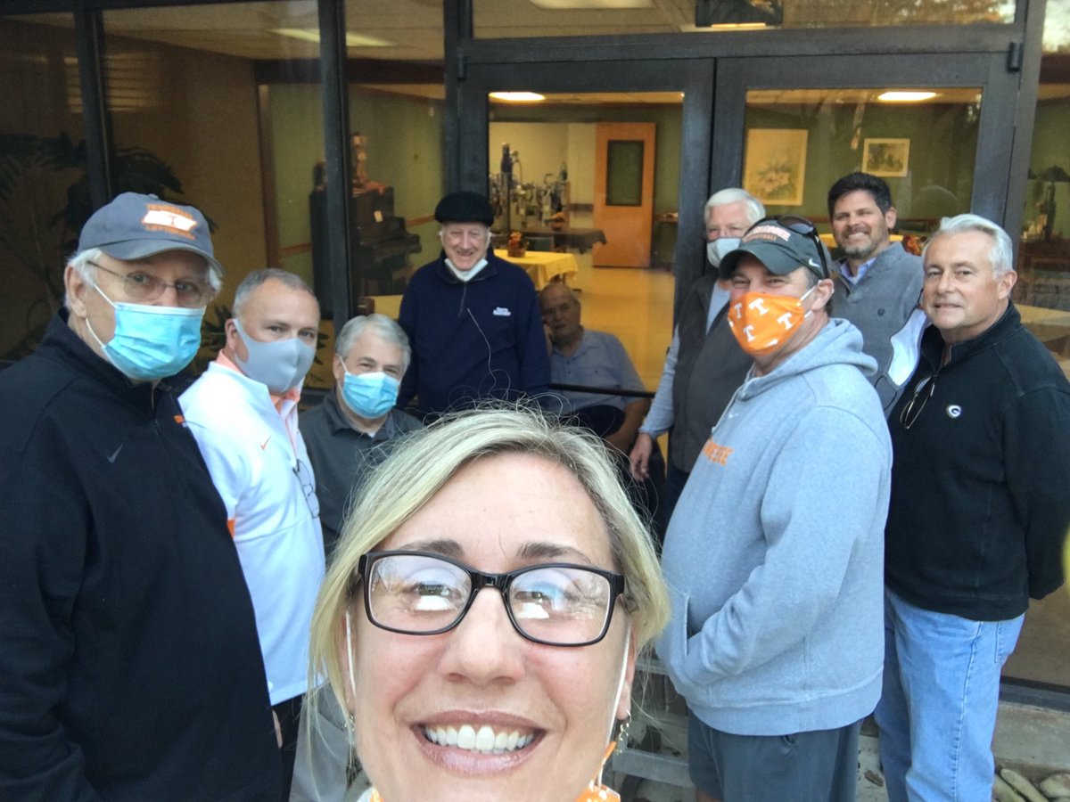 monicawarren16's tweet photo. A lot of love for UT in this picture!!! And of course, it makes our day to make Gus’s day! #heisTennessee #legend #VFL #windowvisit https://t.co/bFSXU6KDgZ
