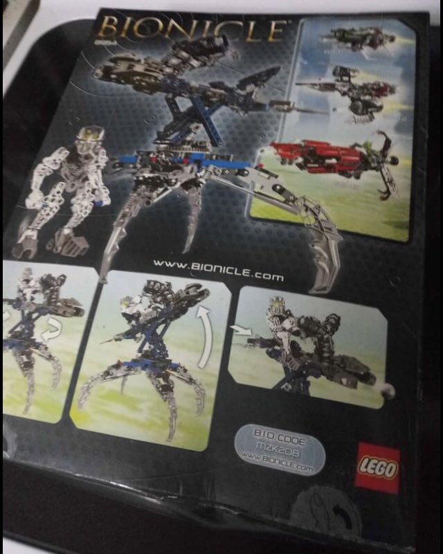 KrexaP's tweet photo. Just bought this bad boy for $35 sealed!! Pretty excited about it. Always wanted Mazeka as a kid- I remember one of the kids in my second grade class of 2008 brought his Mazeka set to show-and-tell and I was SO jealous of him. 😆 #BIONICLE #Phantoka #Mazeka https://t.co/dMzxeZJ8EZ