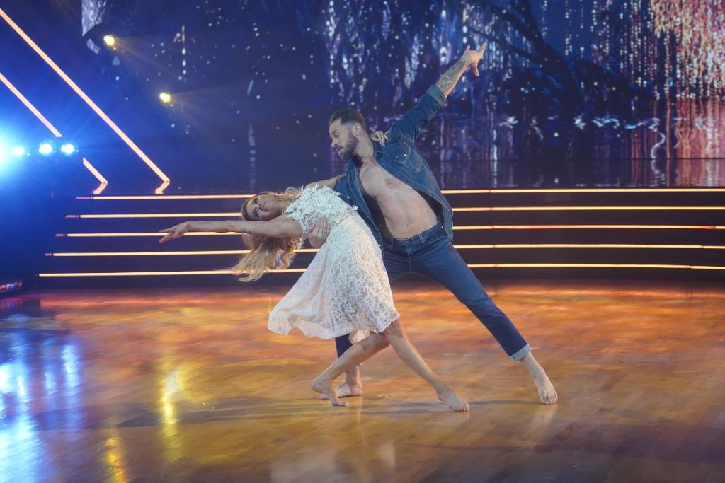 officialdwts's tweet photo. Okay we admit it, we’re obsessed with @KaitlynBristowe’s Contemporary performance 😍 #TeamWillYouAcceptThisDance continues to exceed our expectations! #DWTS #Semifinals https://t.co/WjfgmH0f0F