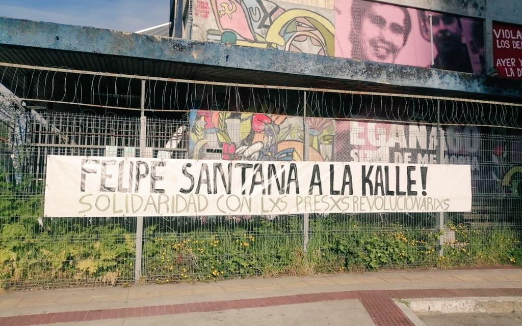 Obs_DDHH_PM's tweet photo. Compartimos y agradecemos, las muestras de apoyo.
"Desde el ex centro de tortura se levanta la lucha por la libertad de Felipe, esta es una lucha por la libertad, es una lucha por la juventud es una lucha contra el poder y sus representantes, Felipe Santana a la Kalle." https://t.co/46Xha1XM5v