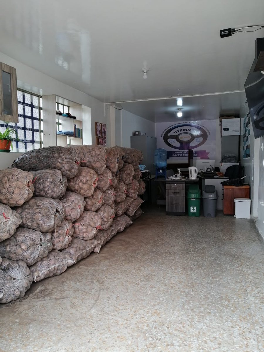 _jhonrb20's tweet photo. Los sindicatos estamos para apoyar nuestro agro colombiano
UTEDINAL es buena papa viaja a Ramiriquí y compra directamente al productor su cosecha y se entrega en nuestra sede.

@CastillaSenador
@AlexLopezMaya
@MinAgricultura
#UtedinalEsBuenaPapa https://t.co/eaSa2OQE38