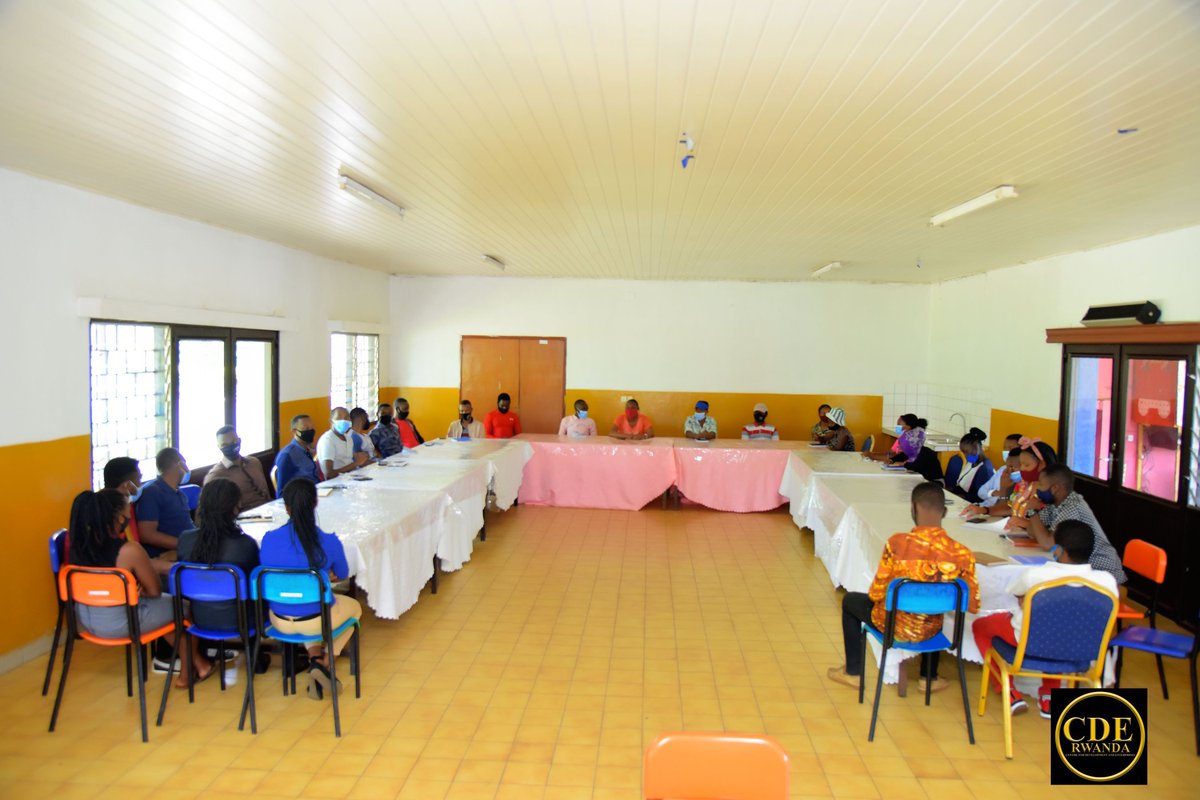 cde_rwanda's tweet photo. En image, le  13 Novembre 2020 dans la salle de conference UBUMWE,nous avons eu un grand plaisir d'acceuillir des jeunes étudiants rwandais passionnés par le  changement social. 

Grâce à cet important programme éducatif du CDE RWANDA, https://t.co/HISSaM45Pv