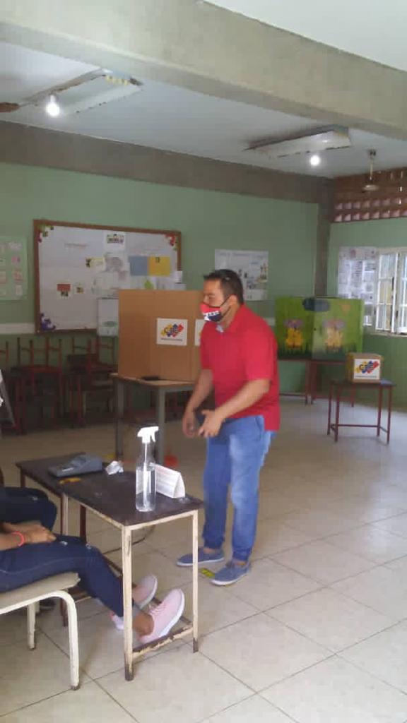 NvaEspartaMRT's tweet photo. La Militancia #TUPAMARO del Municipio Arismendi, de @NvaEspartaMRT desplegada en el #SimulacroAN2020 movilizando e incentivando el voto. #LosRebeldesSomosMas. #RebeldesSiempre @WBenavides_MRT @HAbreuMRT https://t.co/Z0MCWIZR7a