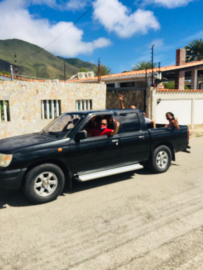 NvaEspartaMRT's tweet photo. La Militancia #TUPAMARO del Municipio Arismendi, de @NvaEspartaMRT desplegada en el #SimulacroAN2020 movilizando e incentivando el voto. #LosRebeldesSomosMas. #RebeldesSiempre @WBenavides_MRT @HAbreuMRT https://t.co/Z0MCWIZR7a