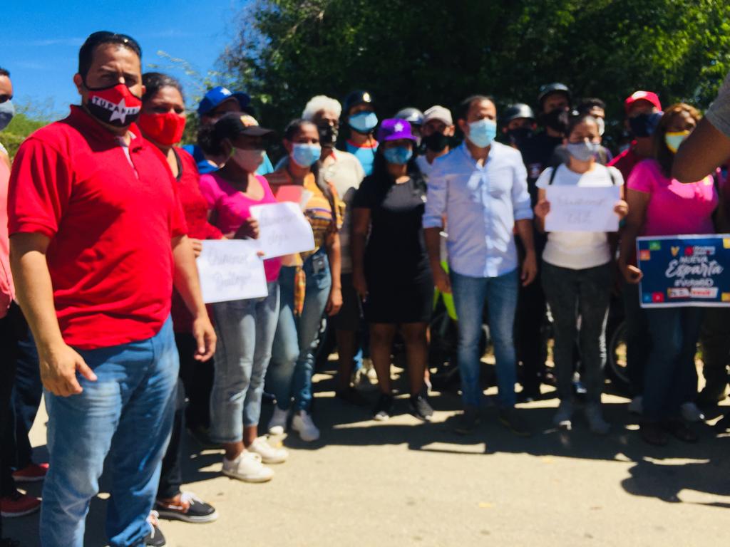 NvaEspartaMRT's tweet photo. La Militancia #TUPAMARO del Municipio Arismendi, de @NvaEspartaMRT desplegada en el #SimulacroAN2020 movilizando e incentivando el voto. #LosRebeldesSomosMas. #RebeldesSiempre @WBenavides_MRT @HAbreuMRT https://t.co/Z0MCWIZR7a