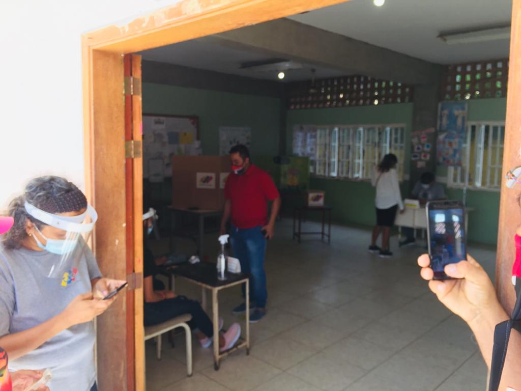 NvaEspartaMRT's tweet photo. La Militancia #TUPAMARO del Municipio Arismendi, de @NvaEspartaMRT desplegada en el #SimulacroAN2020 movilizando e incentivando el voto. #LosRebeldesSomosMas. #RebeldesSiempre @WBenavides_MRT @HAbreuMRT https://t.co/Z0MCWIZR7a