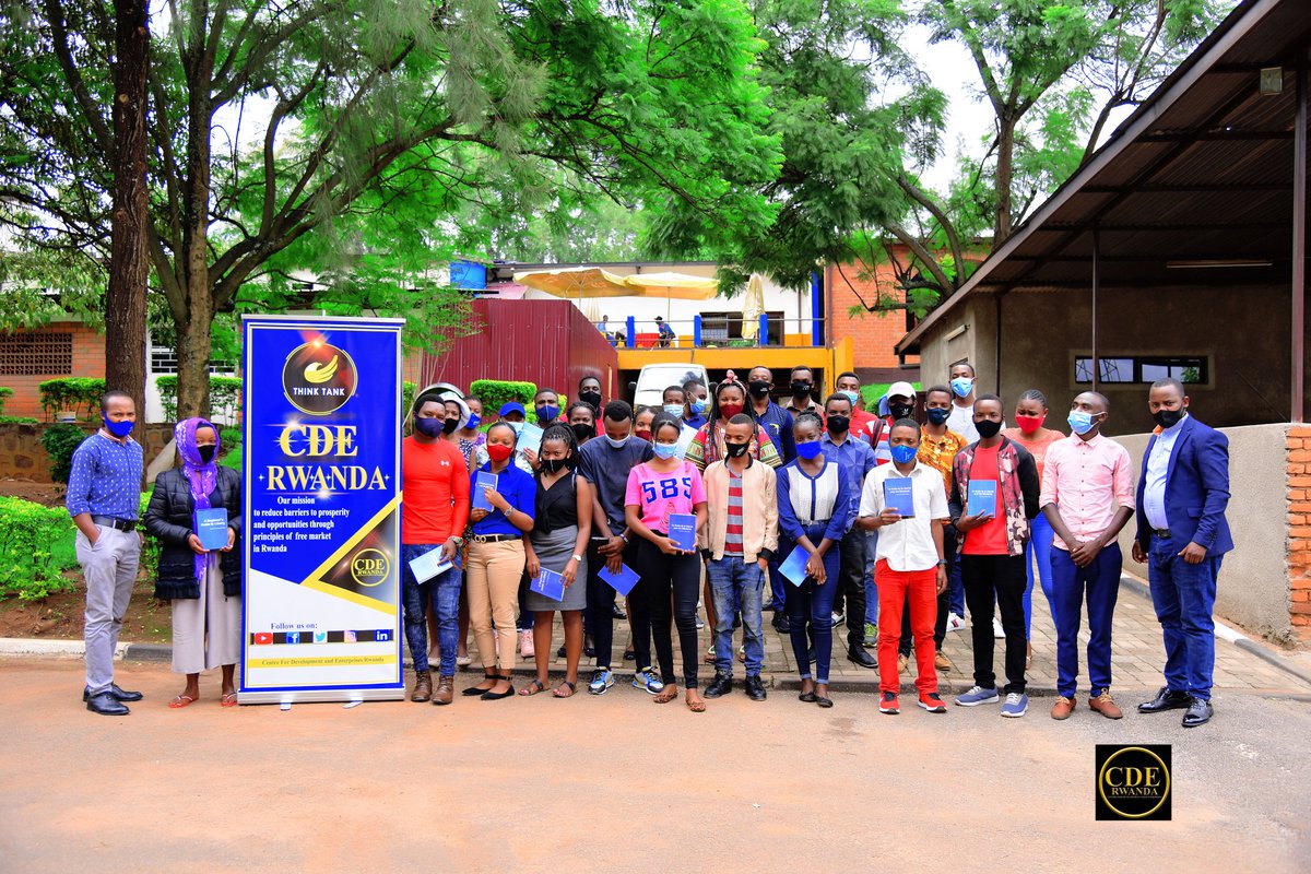 cde_rwanda's tweet photo. En image, le  13 Novembre 2020 dans la salle de conference UBUMWE,nous avons eu un grand plaisir d'acceuillir des jeunes étudiants rwandais passionnés par le  changement social. 

Grâce à cet important programme éducatif du CDE RWANDA, https://t.co/HISSaM45Pv