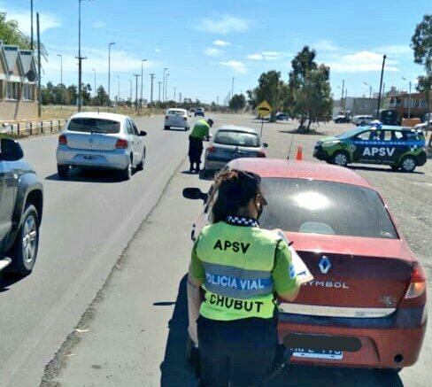 APSVChubut's tweet photo. #Rawson
2 ALCOHOLEMIAS POSITIVAS
Se llevaron a cabo op de fiscalización sobre los ing a #PlayaUnion e ing a Playa #Magagna.
Trabajo conjunto entre la Subsec de Seg Vial |#APSV y Policía del #Chubut. https://t.co/eGzgOnIaGr
