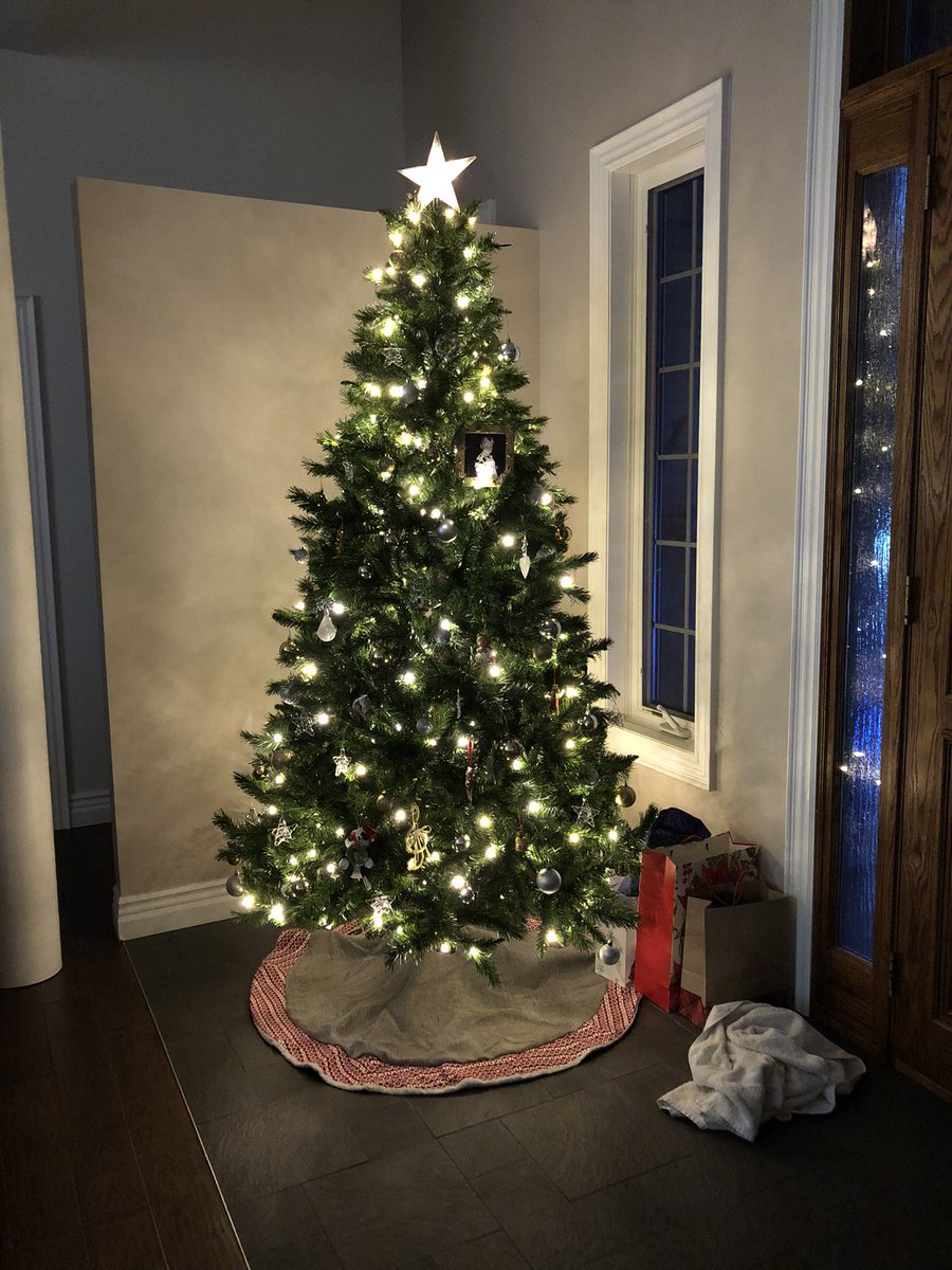 janica_e's tweet photo. The start of Christmas decorating! 🎄
..
.
..
.
..
.
#ChristmasTime #Christmas #TisTheSeason #ItsTheMostWonderfulTimeOfTheYear #SantaIsComing https://t.co/VsbPNHrt2w