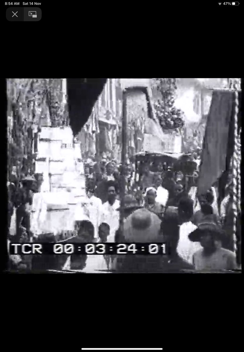 simonsegera's tweet photo. Having spent some time analysing frame by frame of the strange mushroom cloud-like float made me realise not only is that possibly connected to the  tabut flower, but that the technique of making is not too different from assembling a bunga manggar. https://t.co/4t1qeqHXwB