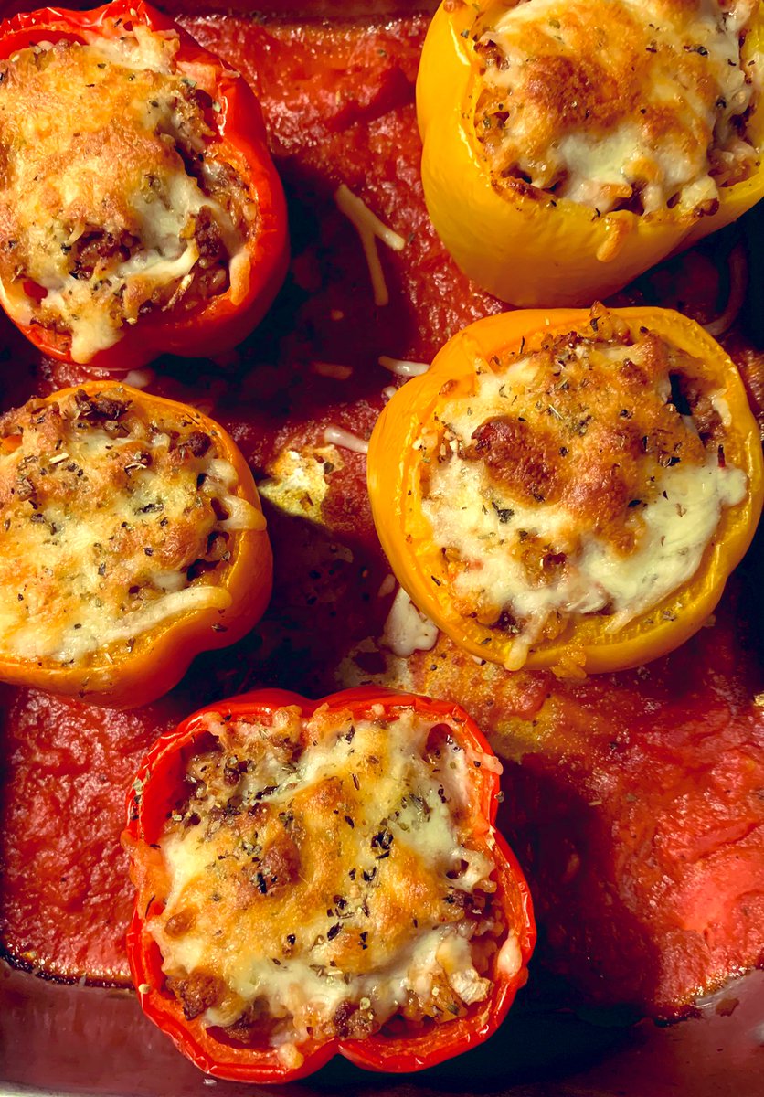 1HotDish's tweet photo. Delicious Stuffed Bell Peppers for dinner. 🍴😋#EasyDinners #StuffedBellPeppers #HomeCooking #HomeMadeDishes https://t.co/NyiAOqlQHw