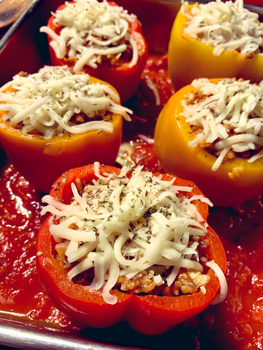 1HotDish's tweet photo. Delicious Stuffed Bell Peppers for dinner. 🍴😋#EasyDinners #StuffedBellPeppers #HomeCooking #HomeMadeDishes https://t.co/NyiAOqlQHw