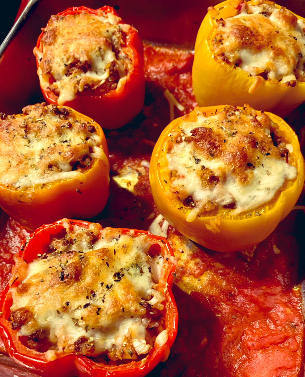 1HotDish's tweet photo. Delicious Stuffed Bell Peppers for dinner. 🍴😋#EasyDinners #StuffedBellPeppers #HomeCooking #HomeMadeDishes https://t.co/NyiAOqlQHw