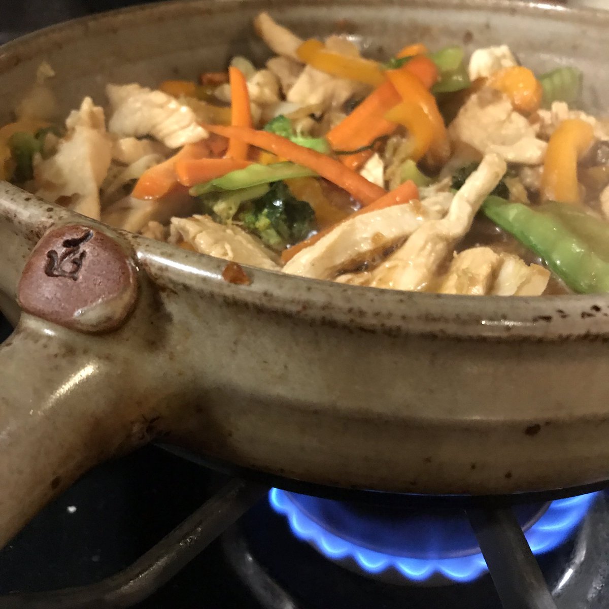 CoyotePot's tweet photo. The Flameware Cazuela is great for everything ... Paula Wolfert called it the ‘workhorse’ of the kitchen. Here’s tonight stir fry. Easy Monday dinner in 15 mins.
#claypotcooking #homechef #cookingwithclay #easyweeknightmeals #flameware #handmadepottery #SoyVay #VeriTeriyaki https://t.co/HFeZwh4ph6