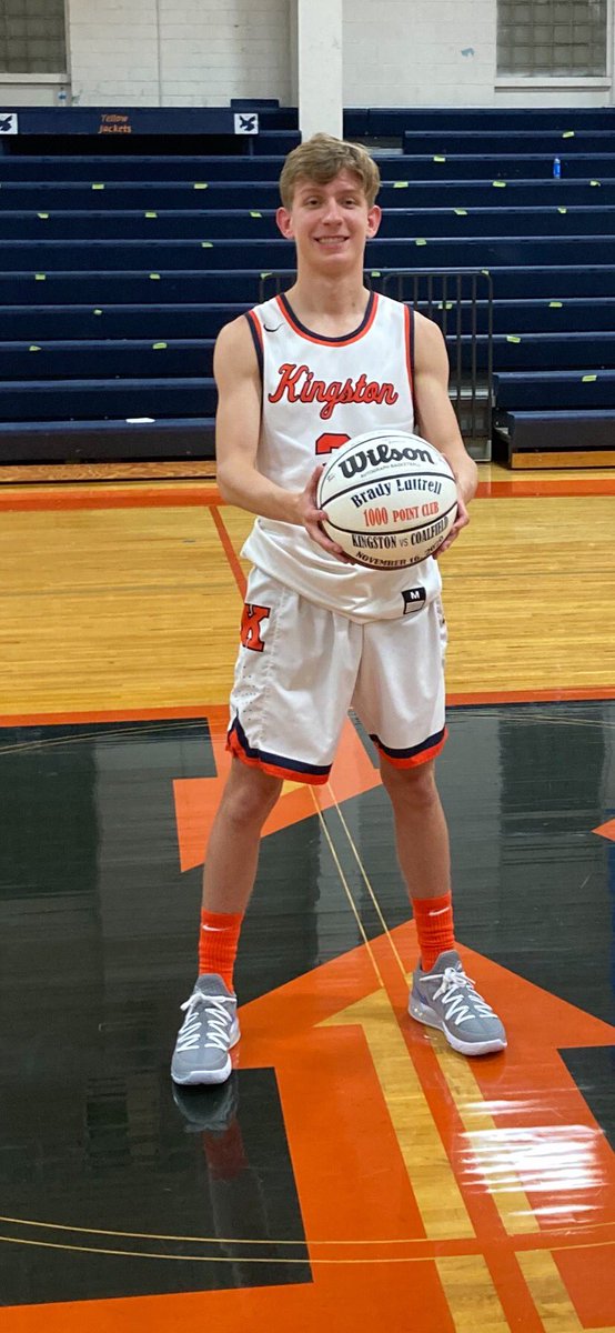 RoaneRadio's tweet photo. Brady luttrell. 1000
Point club at Kingston! https://t.co/ugl98UoJi3