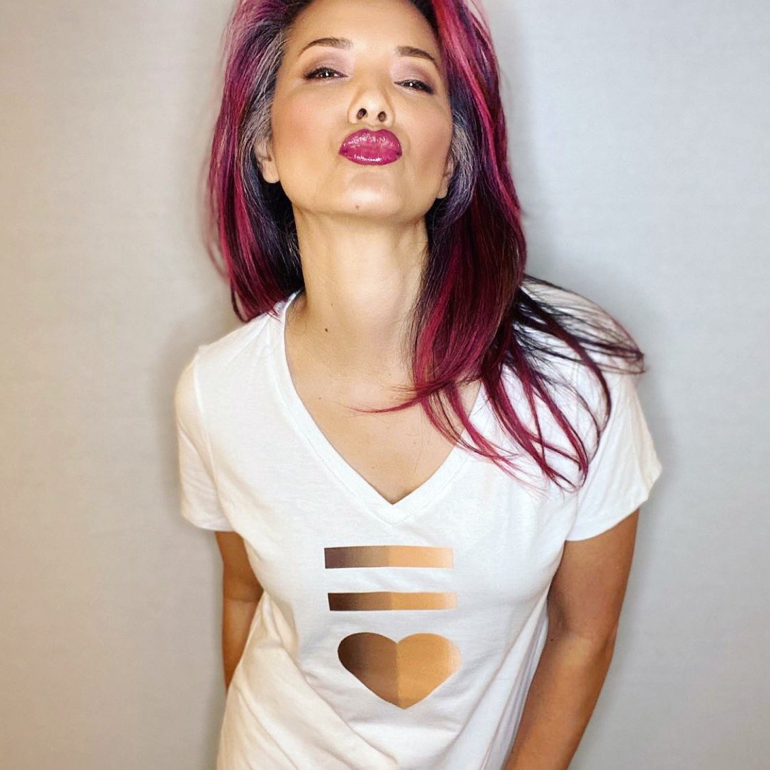 33edge's tweet image. “In the end, the love you take is equal to the love you make” - Paul McCartney

“Equal Heart” women’s v-neck from Equality Collection at 33Edge.com
Graphic printed in gradient of skin tones representing diversity (not foil)

#graphictees  #equality #equity #equal