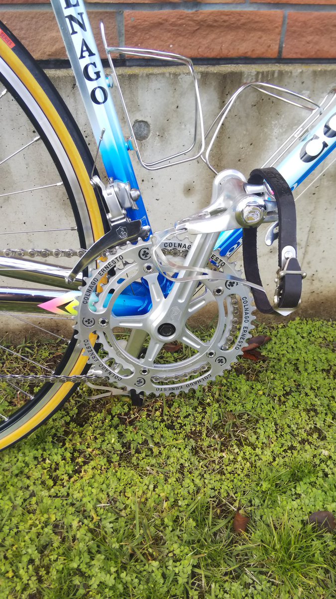 kamuk777's tweet photo. 一年以上かけて、完成しました！
コルナゴマスターxライト（30周年記念モデル）です✨
なるべく当時のパーツなどを使いたくて時間がかかったけど、写真でも美しい……！完全にロマン＞＞性能となりました・∀・
#ロードバイク乗りと繋がりたい 
#クロモリ
#コルナゴ
#ロードバイク初心者 https://t.co/YeHfgfMUqz