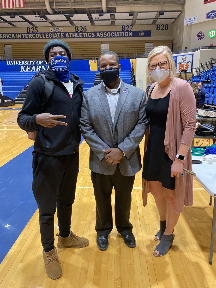 UNKSWA's tweet photo. These @UNK_SAAC leaders and all the other @UNK_Athletics student athletes got to hear from one of the best tonight! @CoachHarveyKCFB is a football alum, runs the UNK TRIO program and is a great example to all of our athletes. #loperforlife #golopers https://t.co/EYqecBWoxu