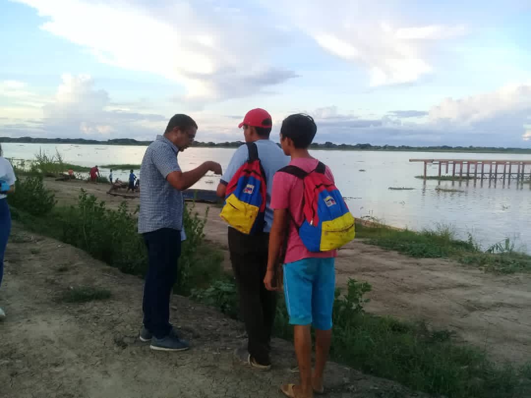 fradomart's tweet photo. #Apure desde la comunidad de Las Mercedes, a orillas del majestuoso Río Apure, seguimos recorriendo las calles de nuestro estado llevando el mensaje de esperanza a un pueblo que padece las consecuencias de una pésima gestión de gobierno. En la tarjeta del mapa está la Solución https://t.co/0Vdy390UXH