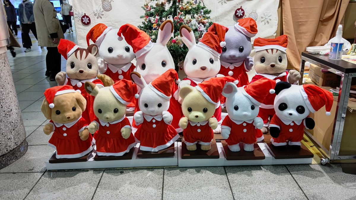 四月 通りがかりのシルバニアファミリー 駅のポップアップショップ 大盛況 可愛い 姪の興味はゲームになっちゃったから シルバニアファミリーは卒業しちゃったのよね オバチャンが欲しいわー