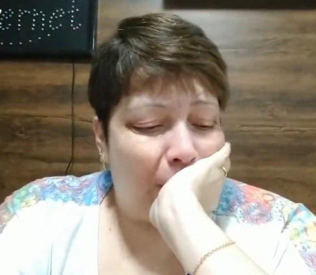 tópico: me humilhando para meus amigos pra eles liberarem o login do disney+