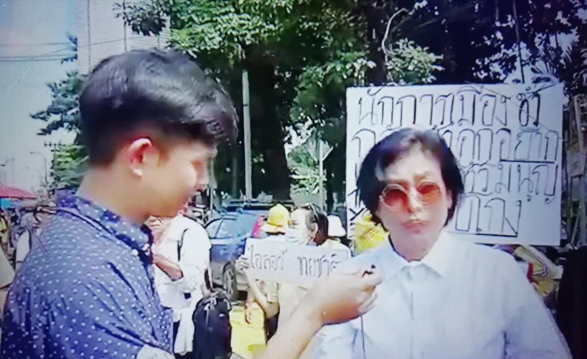 fantasticman99's tweet photo. น่าสงสาร..อาการหิวแสงสัมภาษณ์ทีไรคลั่งได้ทุกที 555🤪 #TheReportersTV https://t.co/ezbYVn8yeM